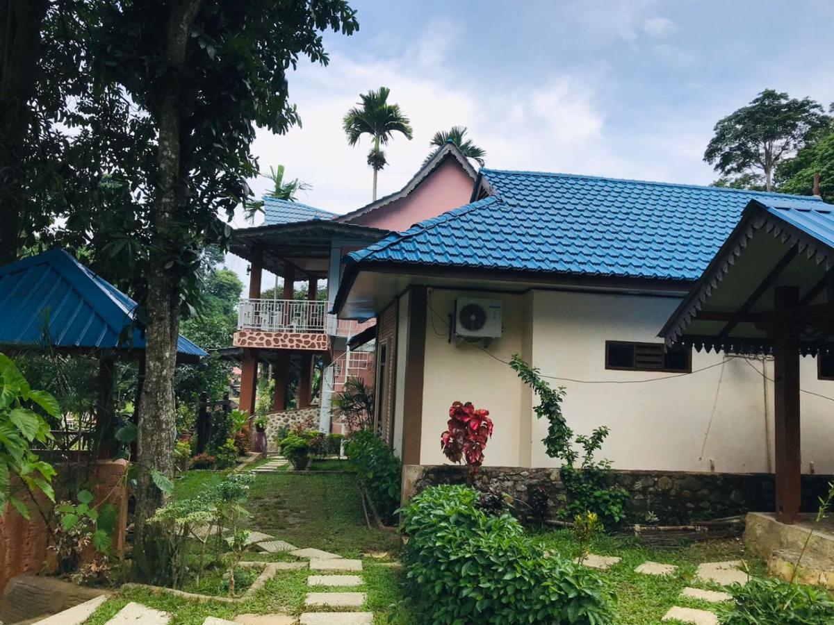 Thomas' Retreat Bukit Lawang Hotell Exteriör bild