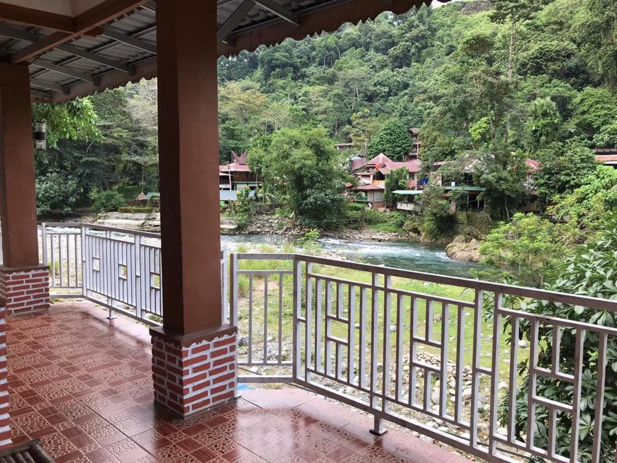 Thomas' Retreat Bukit Lawang Hotell Exteriör bild