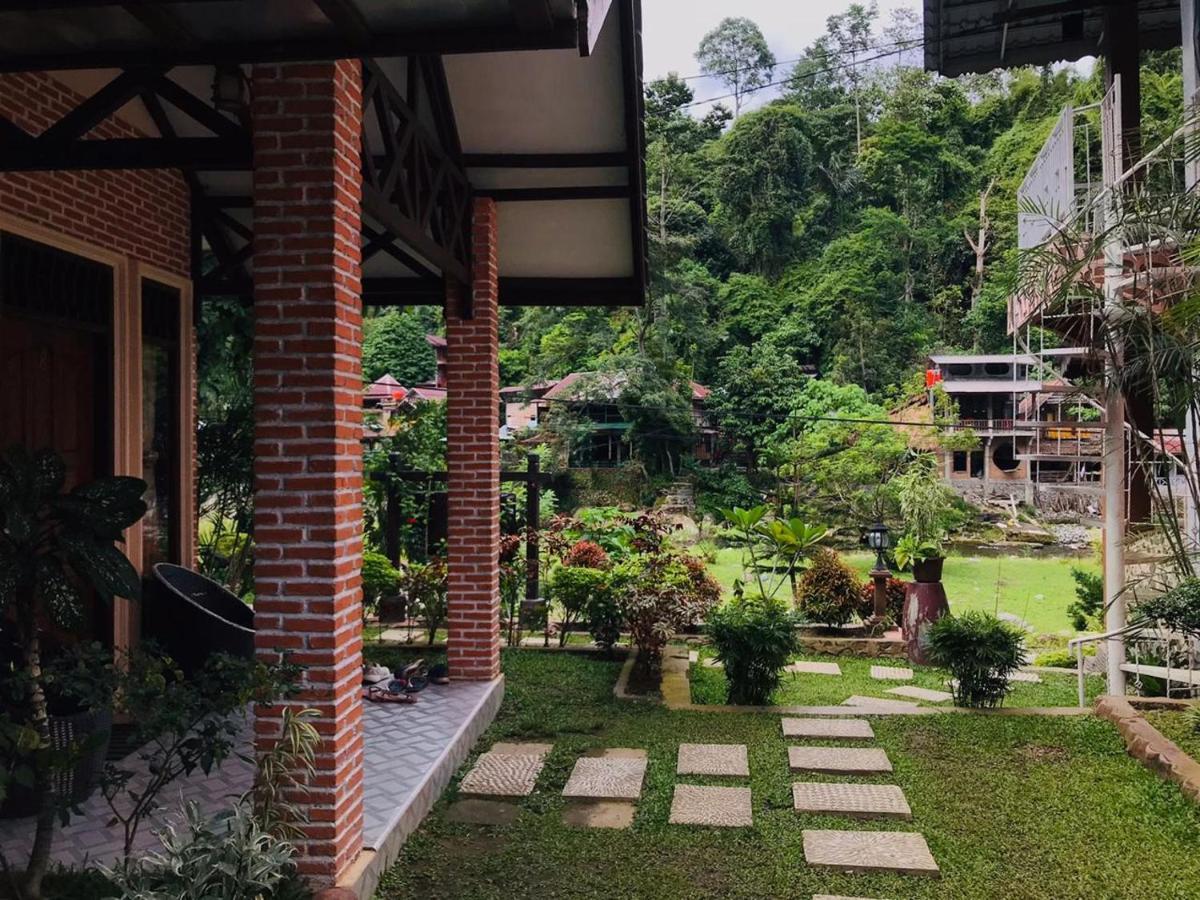 Thomas' Retreat Bukit Lawang Hotell Exteriör bild