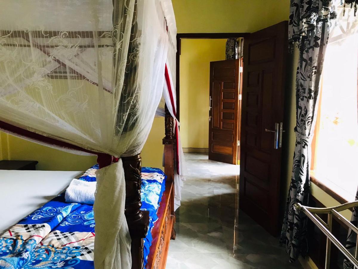 Thomas' Retreat Bukit Lawang Hotell Rum bild