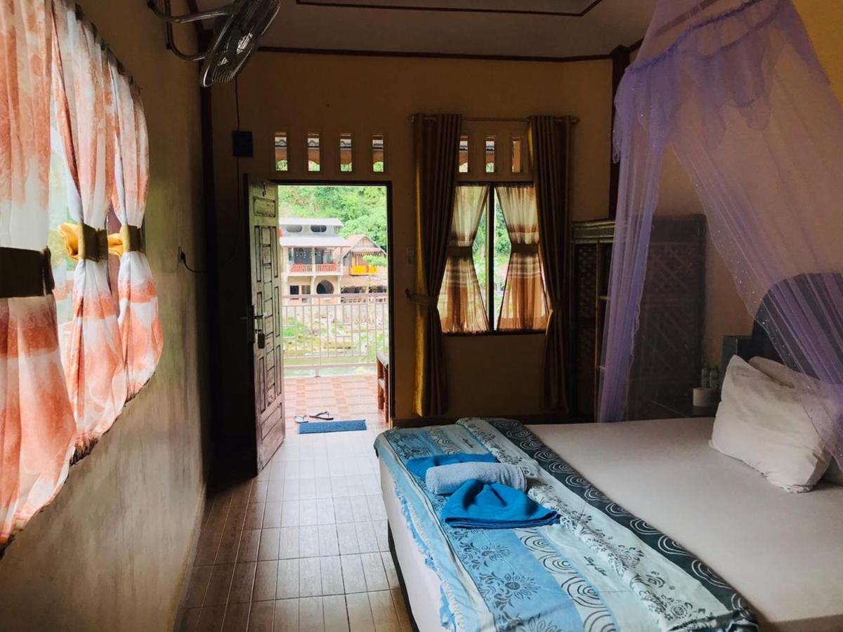 Thomas' Retreat Bukit Lawang Hotell Rum bild
