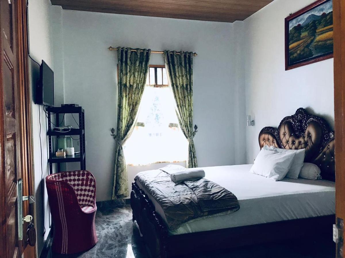 Thomas' Retreat Bukit Lawang Hotell Rum bild