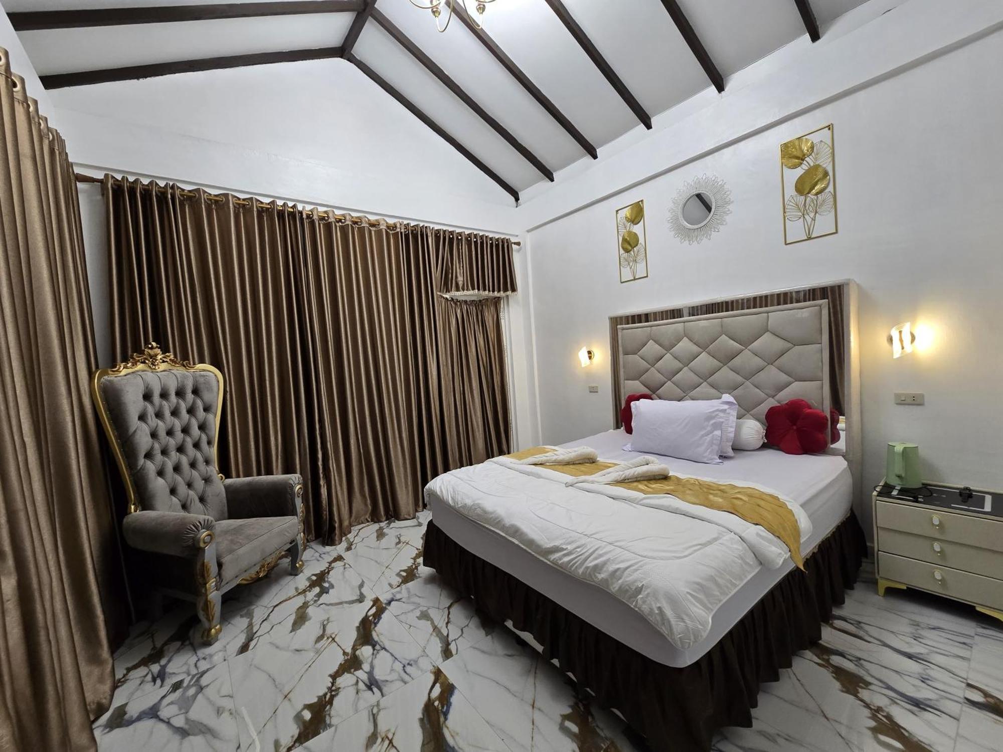 Thomas' Retreat Bukit Lawang Hotell Exteriör bild