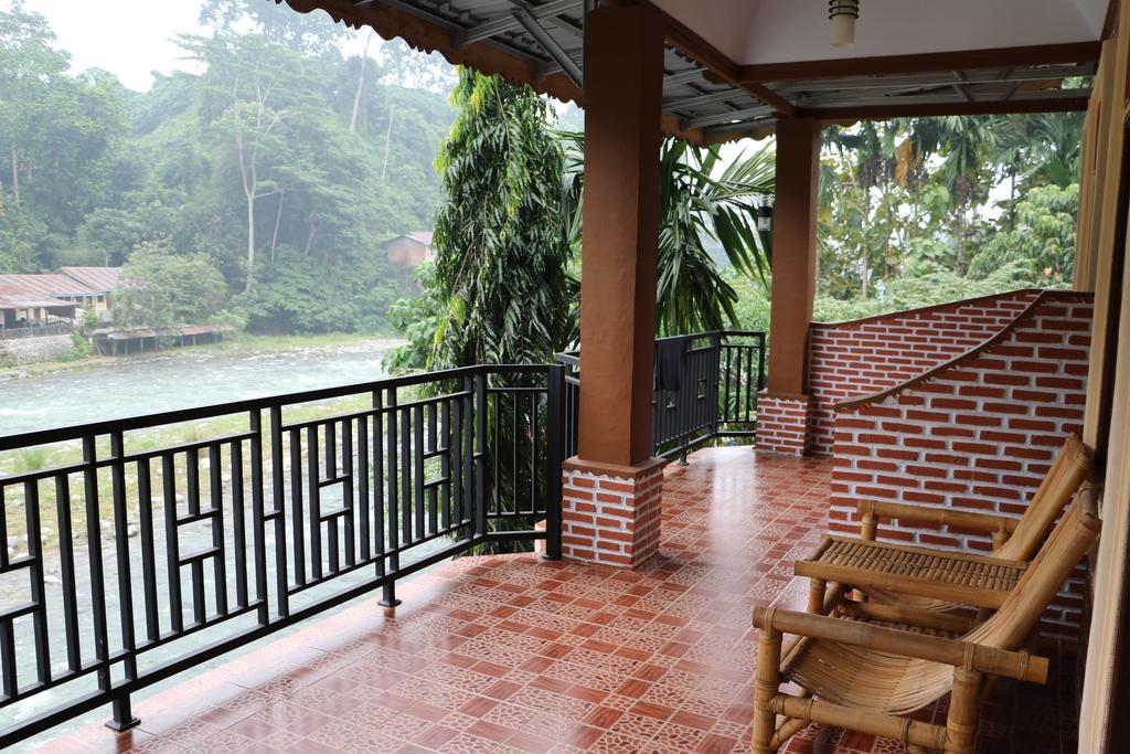 Thomas' Retreat Bukit Lawang Hotell Exteriör bild