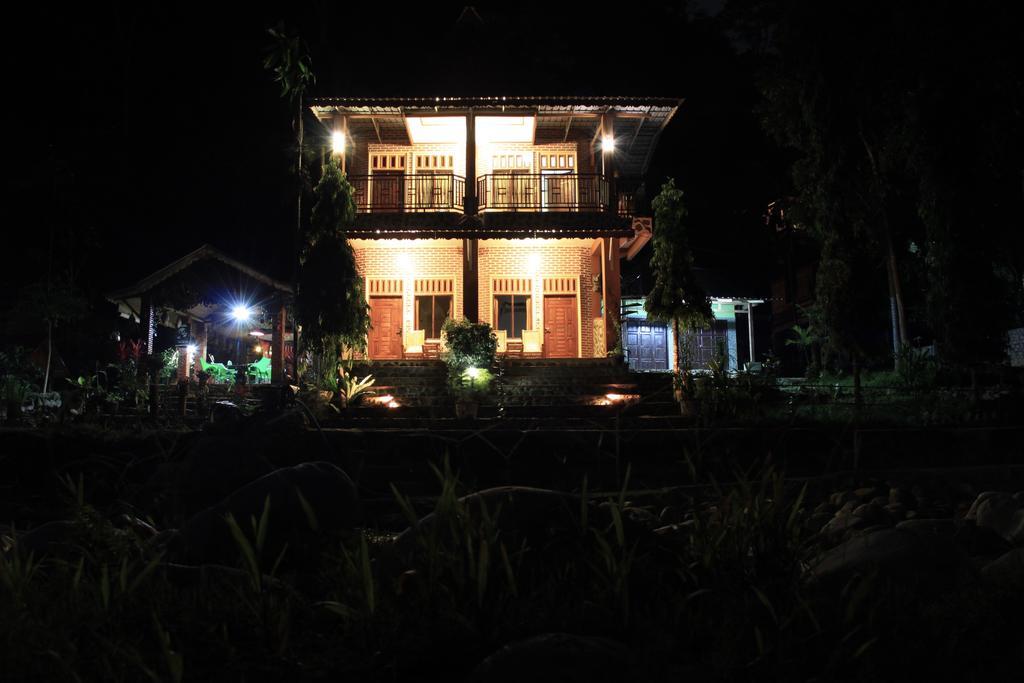 Thomas' Retreat Bukit Lawang Hotell Exteriör bild