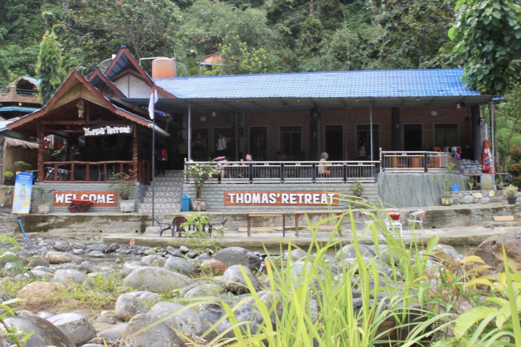Thomas' Retreat Bukit Lawang Hotell Exteriör bild