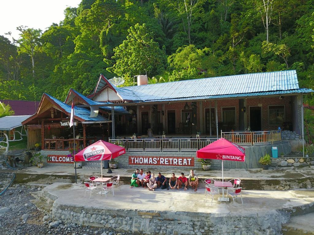 Thomas' Retreat Bukit Lawang Hotell Exteriör bild