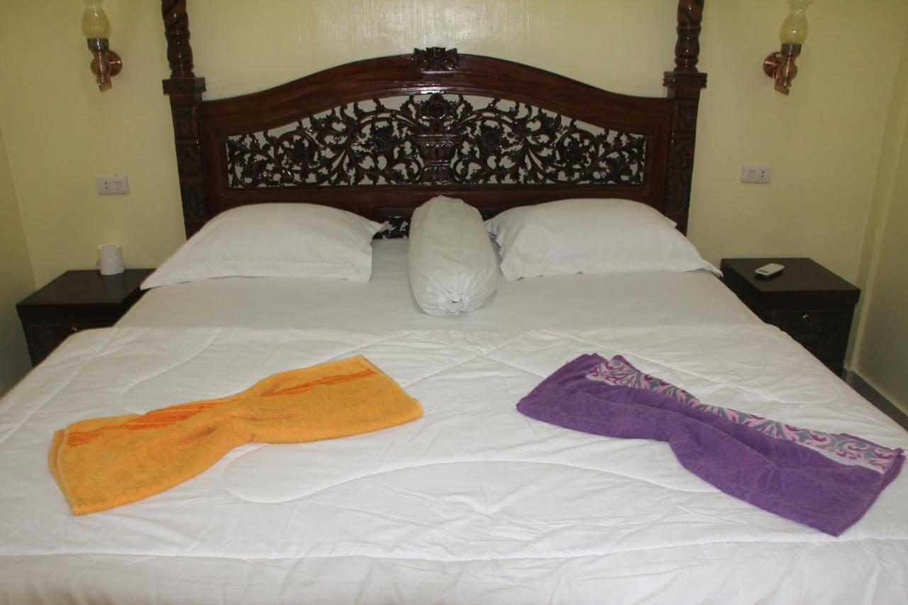 Thomas' Retreat Bukit Lawang Hotell Exteriör bild