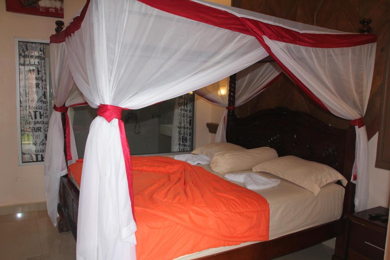 Thomas' Retreat Bukit Lawang Hotell Exteriör bild